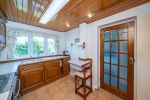 KITCHEN- click for photo gallery